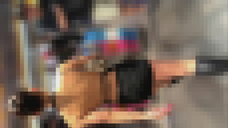 【再販】パンチラあり！！背中がバックリ空いたエロい格好をしたギャル。　サンプル画像2