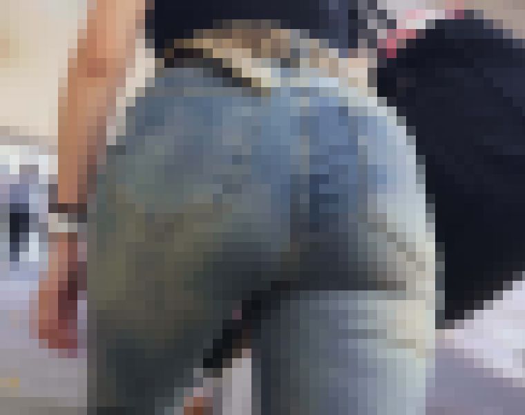 歩行記録0320「ギャル系女子のデニム尻を階段にてローアングル撮影」(3名)　サンプル画像1