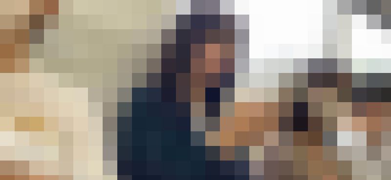 【再販】スーツ姿の美人2人とリクルートスーツのプリケツ階段上り！　サンプル画像3