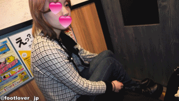 【動画】２回目２０才美容師見習いさんの左右違いスニソ！素足！生パンチラ！はみ出しマン毛！ サンプル画像