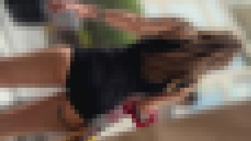 【再販】規格外！ピチピチホットパンツから下尻が丸見え(/ω＼)　サンプル画像4