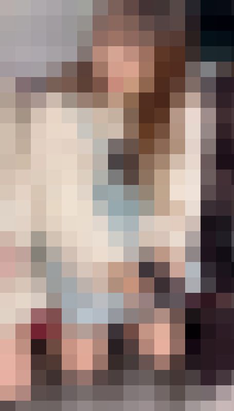 【再販】コートからエロい脚を露出！仲良し女子大生のミニスカ&amp;アイドル級の美女を！真上から見まくります　サンプル画像2