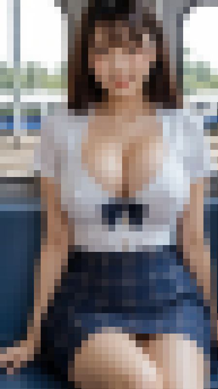 【動画】電車内でパンチラ誘惑してくる女性たち　サンプル画像4