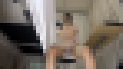 【再販】【VIO脱毛サロンかくし撮り】サテンパンツを逆さ撮りされるセラピスト　サンプル画像3