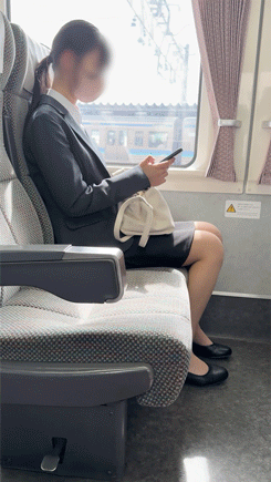 【電車】新入社員はお疲れ！OLさんの無防備姿ゲット！ サンプル画像