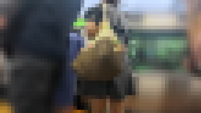 痴かん狂信者 #165【★4】同業者乱入！超満員の車内でミニワンピギャルのスカート捲り、 スパッツ脱がしてやりたい放題！　サンプル画像2