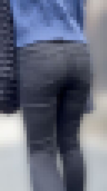 青紫のニットと薄黒スキニー 太ももに押し上げられた至近距離の肉厚ヒップ　サンプル画像3