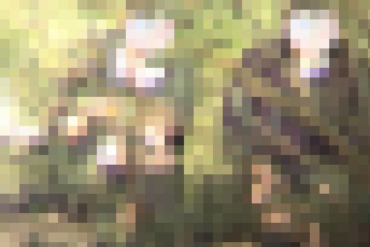 【再販】美人J○2人組  大股開きパンチラ17分超え　サンプル画像2