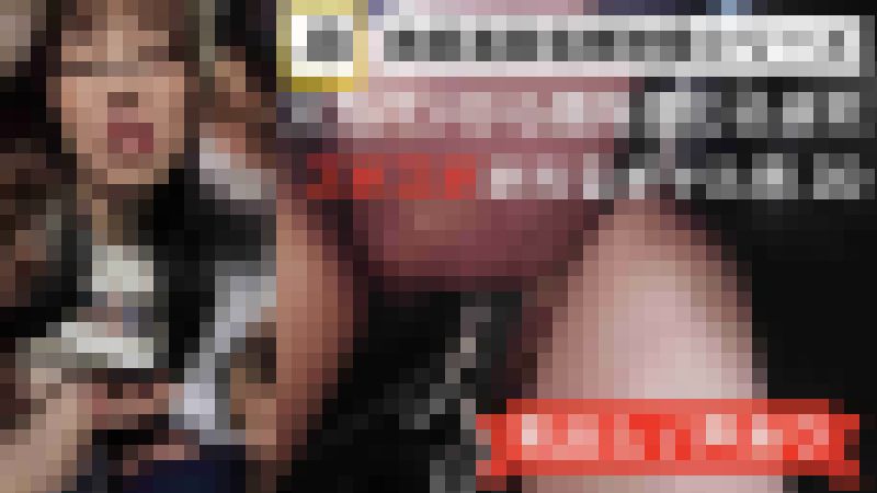 【JD/5人囲】尊厳崩壊グリグリ捻じ込みズッボズボの電車内被触映像　サンプル画像1