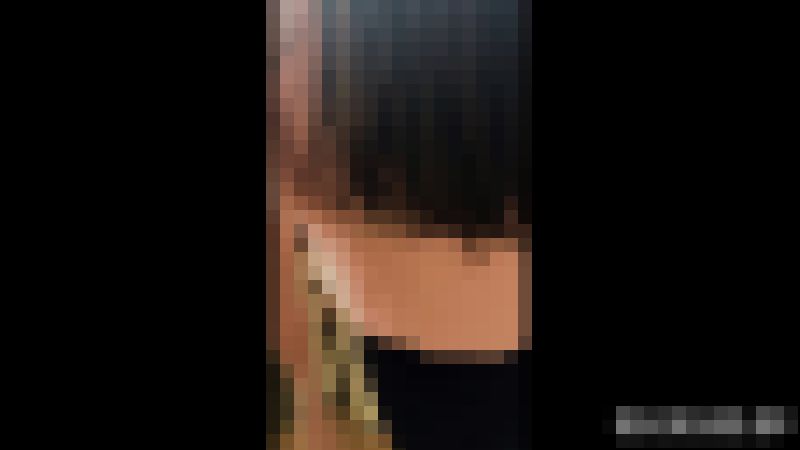 令8)#39 ブラウスを纏った黒タンクトップ黒Tバック爆乳OL　サンプル画像2