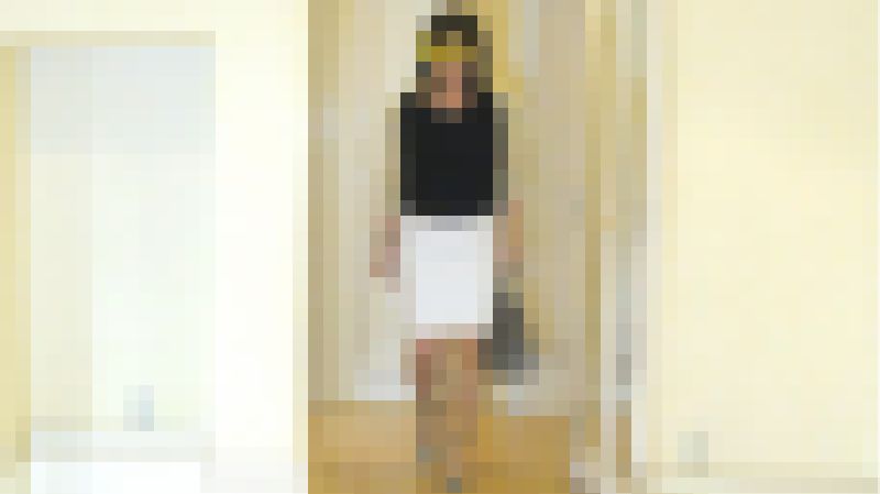【再販】【豊満五十路】【オトク２種初！生足＆肌スト】【透明イス足舐め】【フェラ】【感度】パンスト美女の足指を舐めつくす！たかこ53才　サンプル画像1