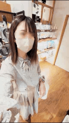 【OLの休日ショッピング?】店内と店外でチラリ?スカートの中は派手な色の花柄綿パン サンプル画像