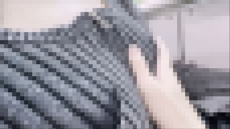 電車お触り38 超可愛いこの若い美乳を触りまくり。はじめてモミモミされちゃったかな?? サンプル画像3