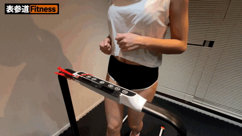 【ニップレスでランニング！？】超天然美女がブラも脱ぎ捨てトップレス　おっぱい揉まれながらも全力疾走 サンプル画像