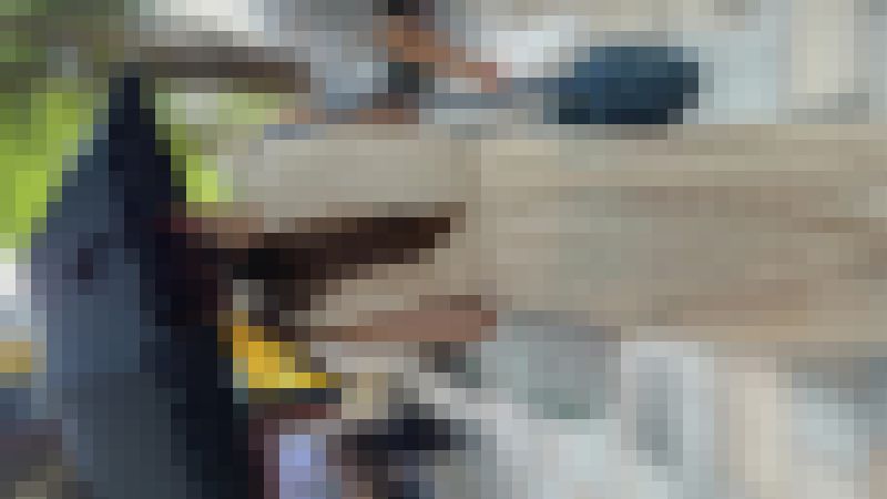 【再販】お上品なワンピースが裏目に!白いワンピからパンティー透けてます (/ω\)。 サンプル画像1