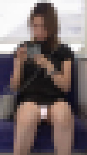 【6月14日まで顔モザなし】ミニワンピの超絶美人ギャル姉さん、足癖悪くてチラどころかスケパンモロ[4K動画][顔出し][ドアップ サンプル画像