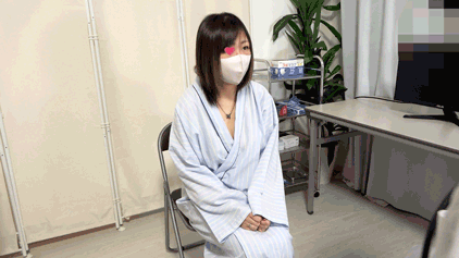 美人妻の乳首を集団で弄りまくり!研修医と電マせめでビクビク大絶頂。【検診/人妻/乳首】 サンプル画像