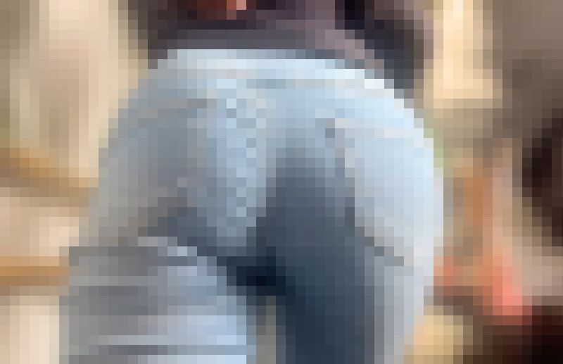 超Sクラスのデニム尻を下から堪能!自慢のケツをムニュらせパンティラインで♂を誘惑! サンプル画像