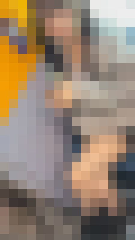 【再販】アイドル級女子大生のミニスカ脚組み生脚とハリ艶太もも サンプル画像1