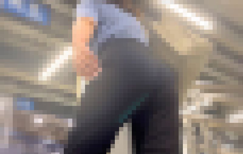 上玉素人OLのパツパツエロ尻を下から堪能!自慢の美巨尻をムニュらせながらパンティラインで♂を誘惑! サンプル画像6