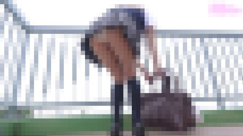 桃尻美脚JKの制服パンチラ(2)風パンチラ、スカートめくり サンプル画像2