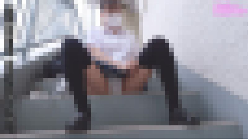 桃尻美脚JKの制服パンチラ（4）ニーソM字開脚、風パンチラ　サンプル画像3