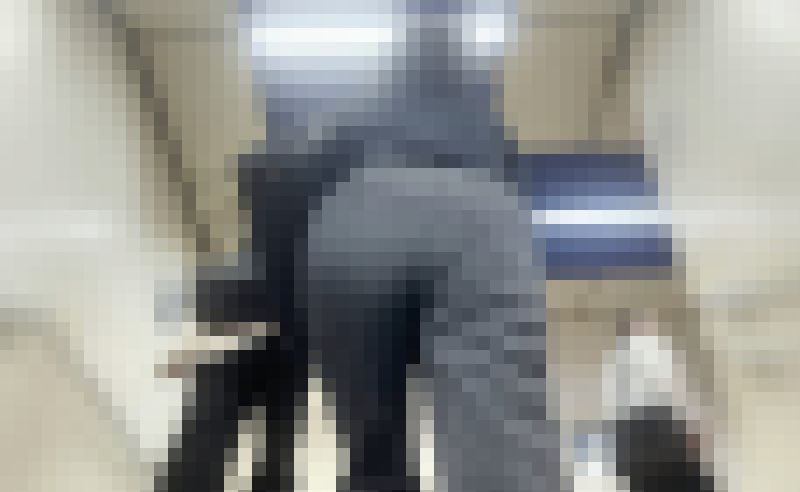 素人OLたちのパッツン巨尻を下から堪能！自慢のスケベ尻をムニュらせながらパンティラインで♂を挑発!　サンプル画像3