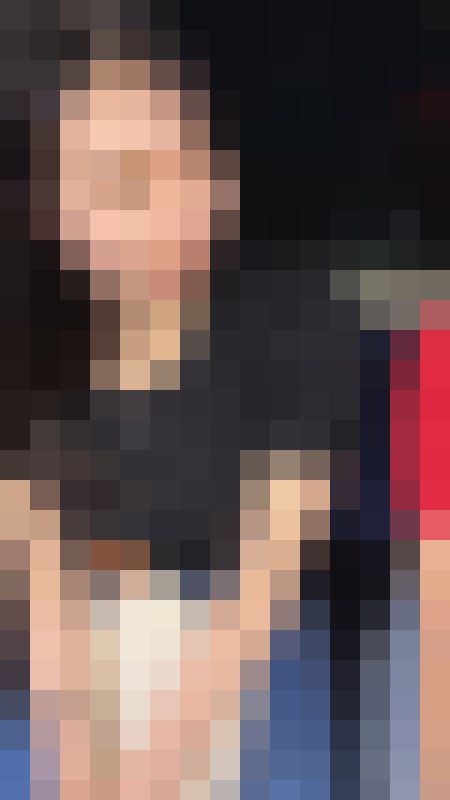 【おっぱいの膨らみ対決2】仲のよさそうな同僚二人組のおっぱいの膨らみを撮影して大きさ対決！負けた方は、おっぱいの膨らみ撮影を延長　サンプル画像2