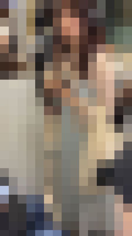 【推定C~Dカップ1】ヘッドホンがよく似合う可愛いらしいけど大人っぽい雰囲気もある20代女性のよく膨らんだおっぱいを撮影！　サンプル画像1