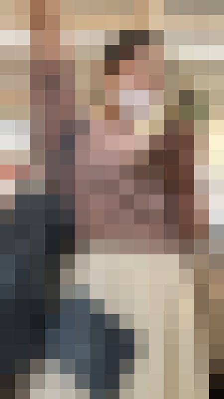 【下からの眺め114】人妻風OLの迫力のある巨乳を下から観察! サンプル画像3