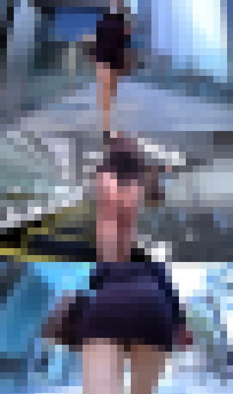 階段ローアングル絶景！規格外のデカ尻×タイトミニワンピが生み出す至高のシルエット　サンプル画像2