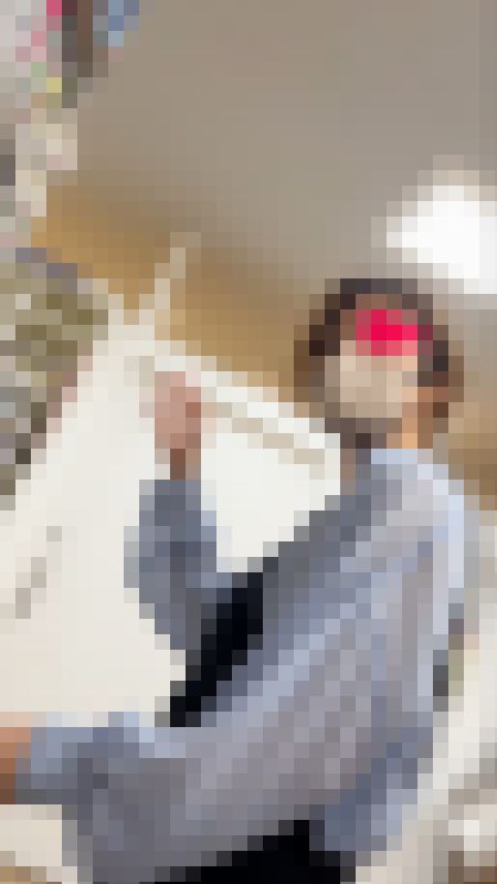 【店員さん胸チラB地区51】美巨乳ペットショップ店員さん/デカ乳首の美術品店員さん/２名　サンプル画像4