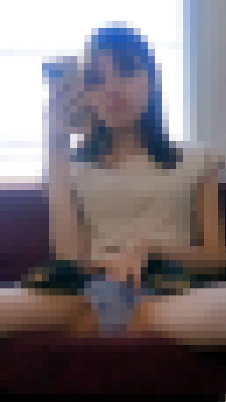 スレンダー美人の水色パンツ〜真下からの長時間逆さ撮りと自ら見せつけ サンプル画像5