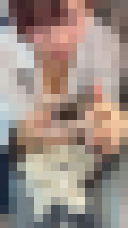 【推定E~Hカップ1】常に谷間が胸チラ！巨乳美女の立派な胸の膨らみ観察！　サンプル画像1