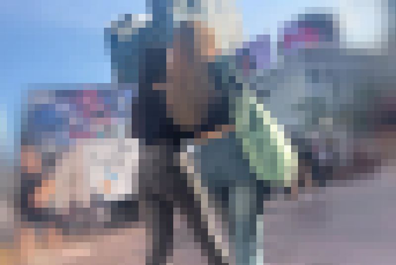 超SクラスのW美尻たちを堪能!スケベなムニュ尻を2人で見せつけて男をたぶらかす! サンプル画像4