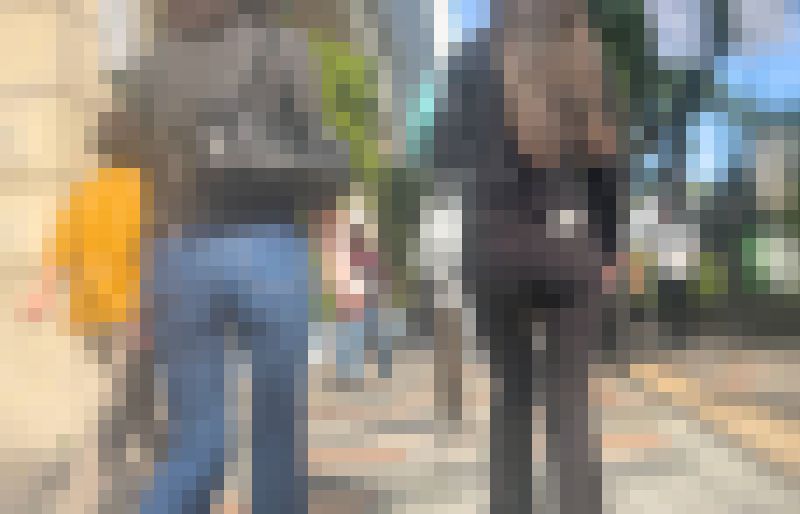 超SクラスのW美尻たちを堪能!スケベなムニュ尻を2人で見せつけて男をたぶらかす! サンプル画像6