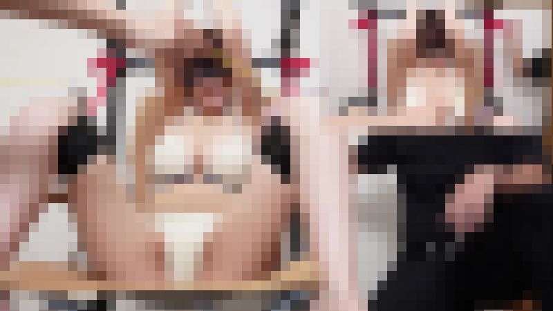 恥ずかしいＭ字姿で照れながらもオジサン達のアタックを受け止め快楽くすぐりであっけなく昇天した女子さん（完全オリジナル）　サンプル画像2