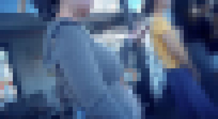 (8名収録)エロカワ爆乳女子大生の電車待ちする光景など　サンプル画像1