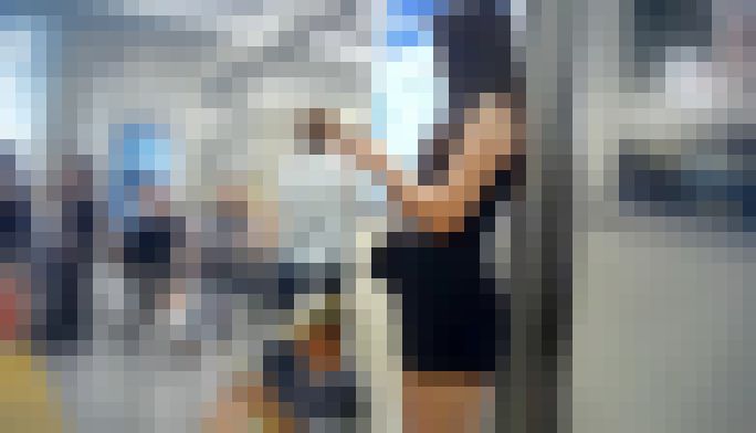 (8名収録)エロカワ爆乳女子大生の電車待ちする光景など　サンプル画像5