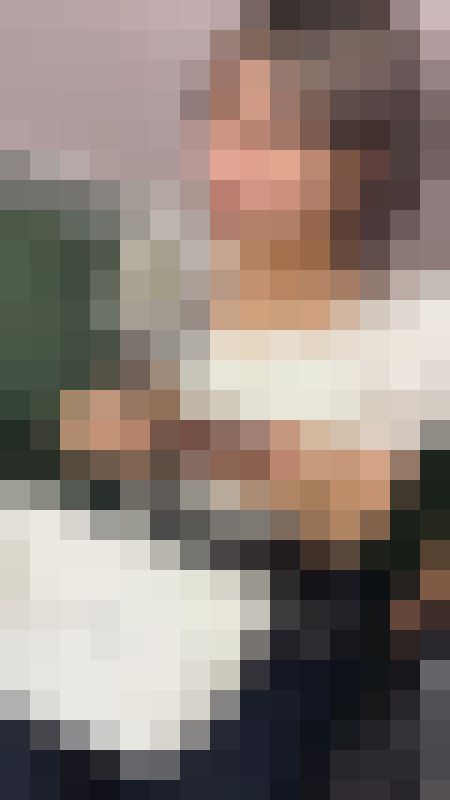 【おっぱいの膨らみ対決4】にこっと笑う表情が可愛いギャルと可愛い明るいショートヘア女子の胸の膨らみバトル! サンプル画像2