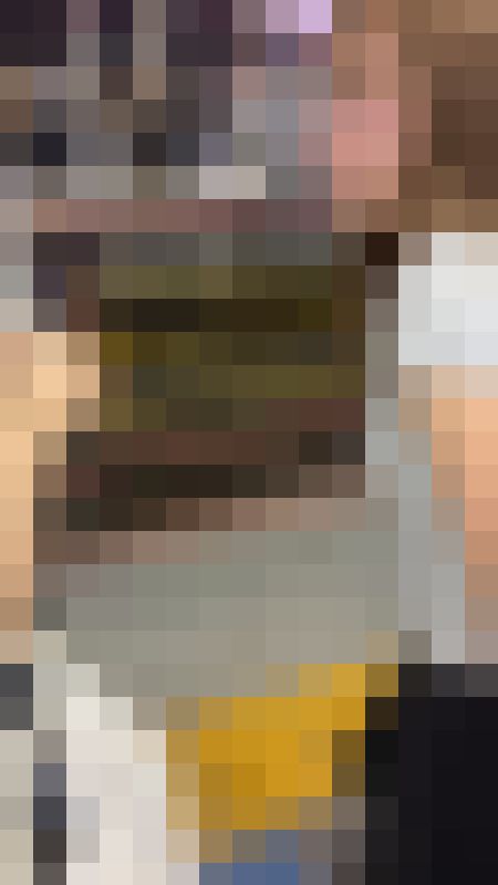 【おっぱいの膨らみ対決4】にこっと笑う表情が可愛いギャルと可愛い明るいショートヘア女子の胸の膨らみバトル! サンプル画像3