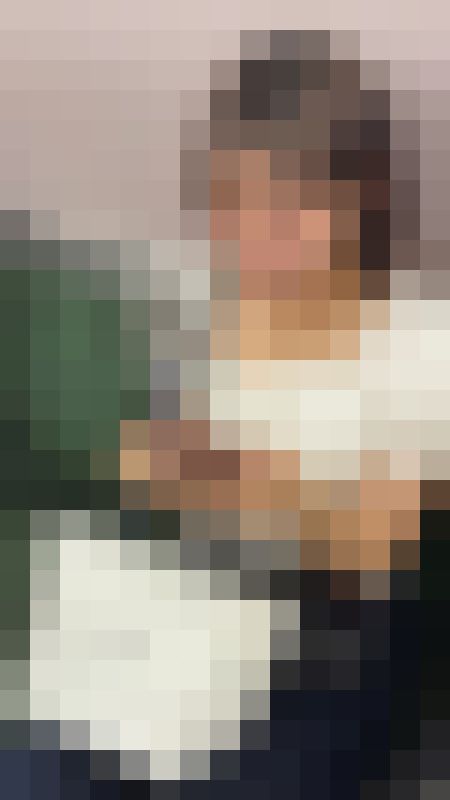 【おっぱいの膨らみ対決4】にこっと笑う表情が可愛いギャルと可愛い明るいショートヘア女子の胸の膨らみバトル! サンプル画像5