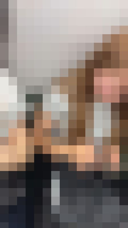 【おっぱいの膨らみ対決4】にこっと笑う表情が可愛いギャルと可愛い明るいショートヘア女子の胸の膨らみバトル! サンプル画像6