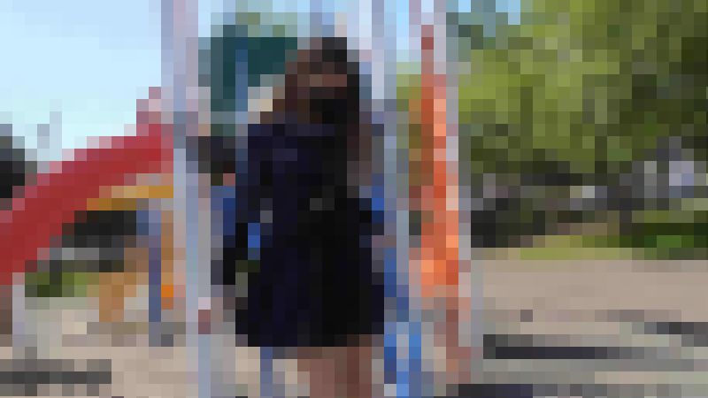 【再販】【現役JKギャル美少女】店内で制服スカート捲り上げ。ローアングル撮影。公園パンチラ撮影。パンティー生脱ぎオマンコ撮影　サンプル画像2