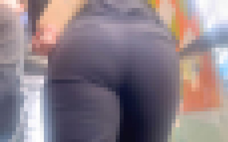極上のパッツン爆裂デカ尻を下から堪能!肉厚でパツパツな巨尻をムニュらせてパンティラインで♂を挑発! サンプル画像