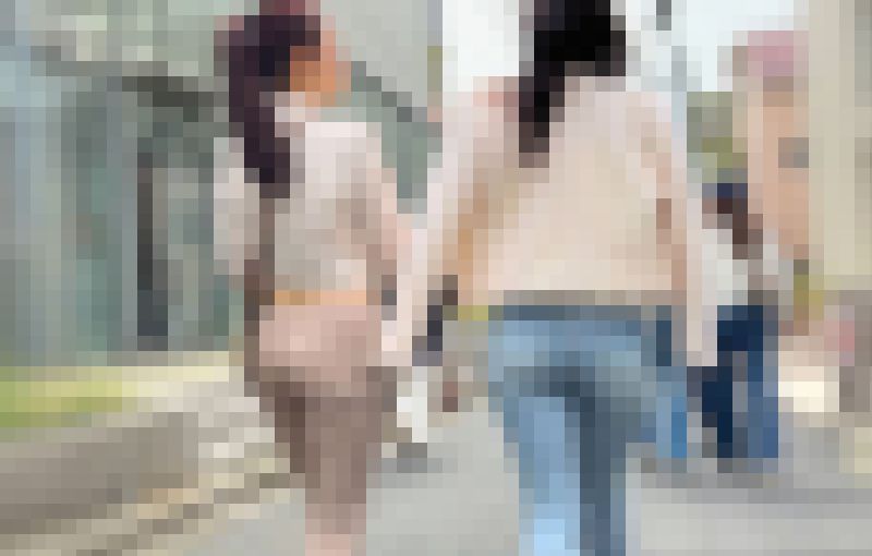 超SクラスのWスケベ尻たちを堪能!ムニュつくエロ尻を2人で見せつけパンティラインで男を挑発! サンプル画像3