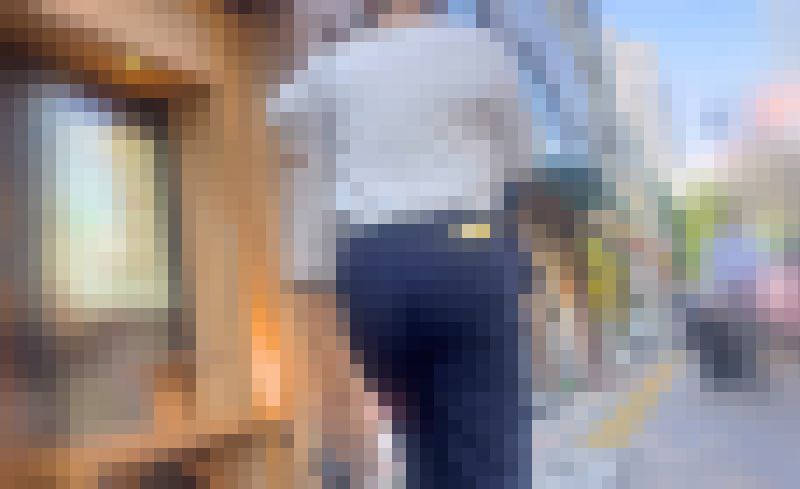 素人OLのパッツン巨尻を下から堪能！肉厚デカ尻をムニュらせながら浮き出るクロッチで♂を挑発!　サンプル画像6