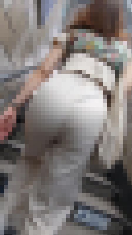 ちょっと突き出し過ぎ!パツパツのパンツが張り裂けそうなお姉さん。3選 サンプル画像2