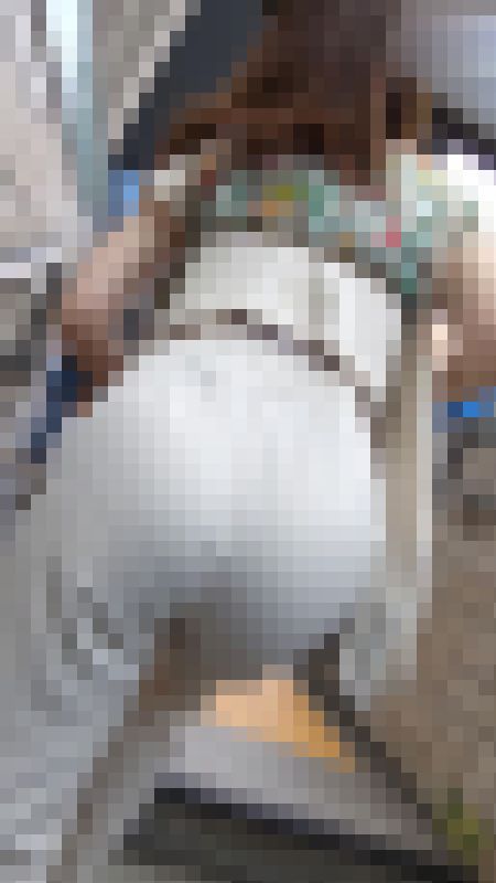 ちょっと突き出し過ぎ!パツパツのパンツが張り裂けそうなお姉さん。3選 サンプル画像3