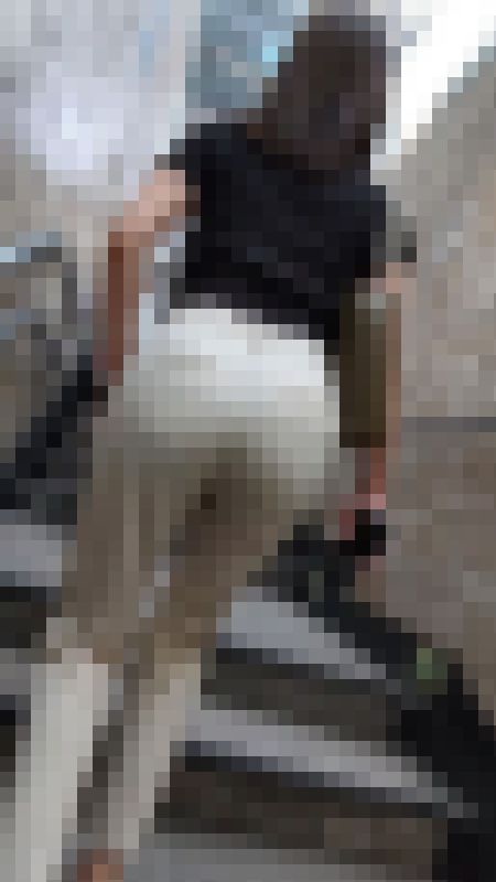 ちょっと突き出し過ぎ!パツパツのパンツが張り裂けそうなお姉さん。3選 サンプル画像6
